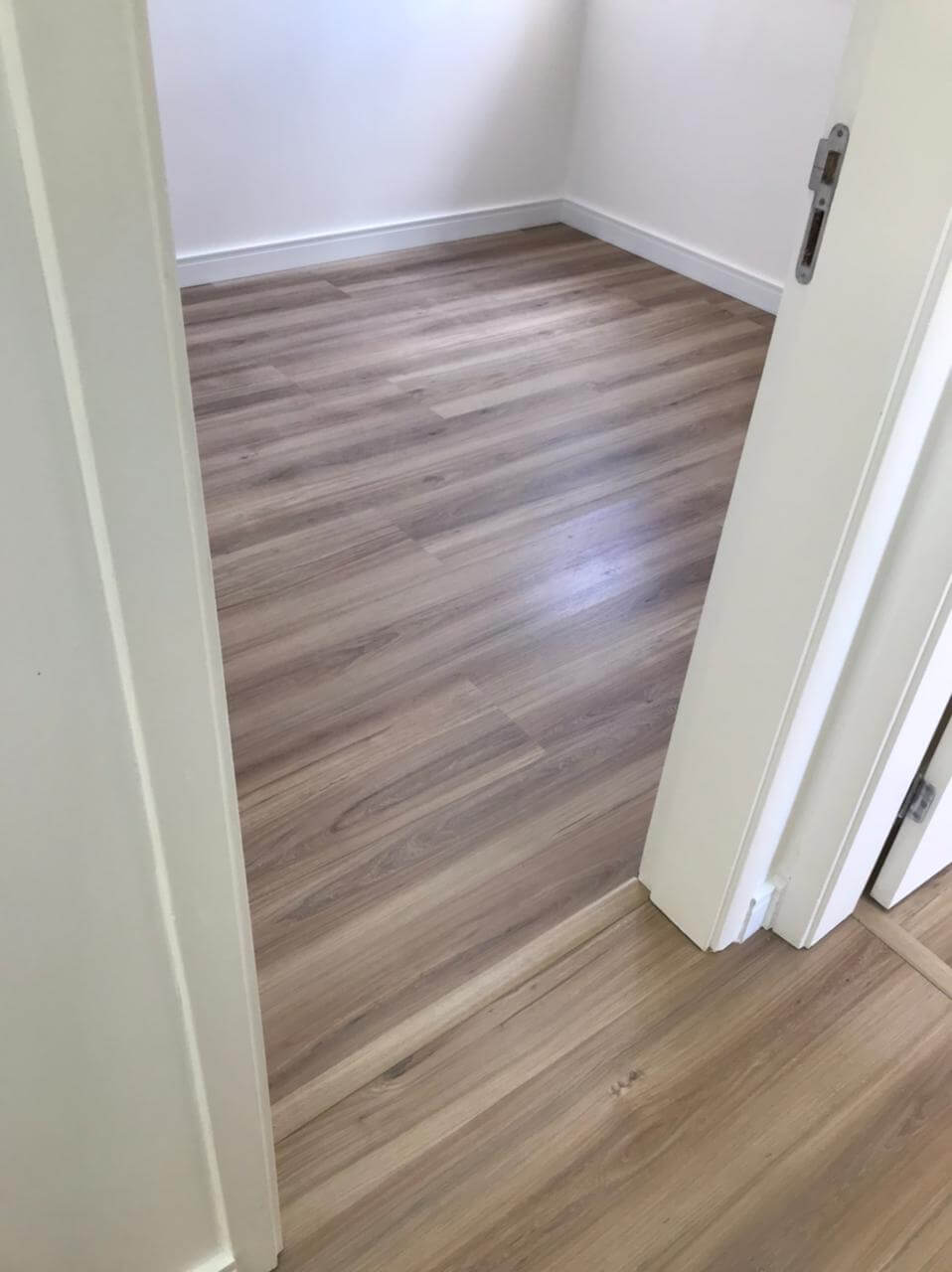 Piso laminado - cor elmo macciato - Imagem 3