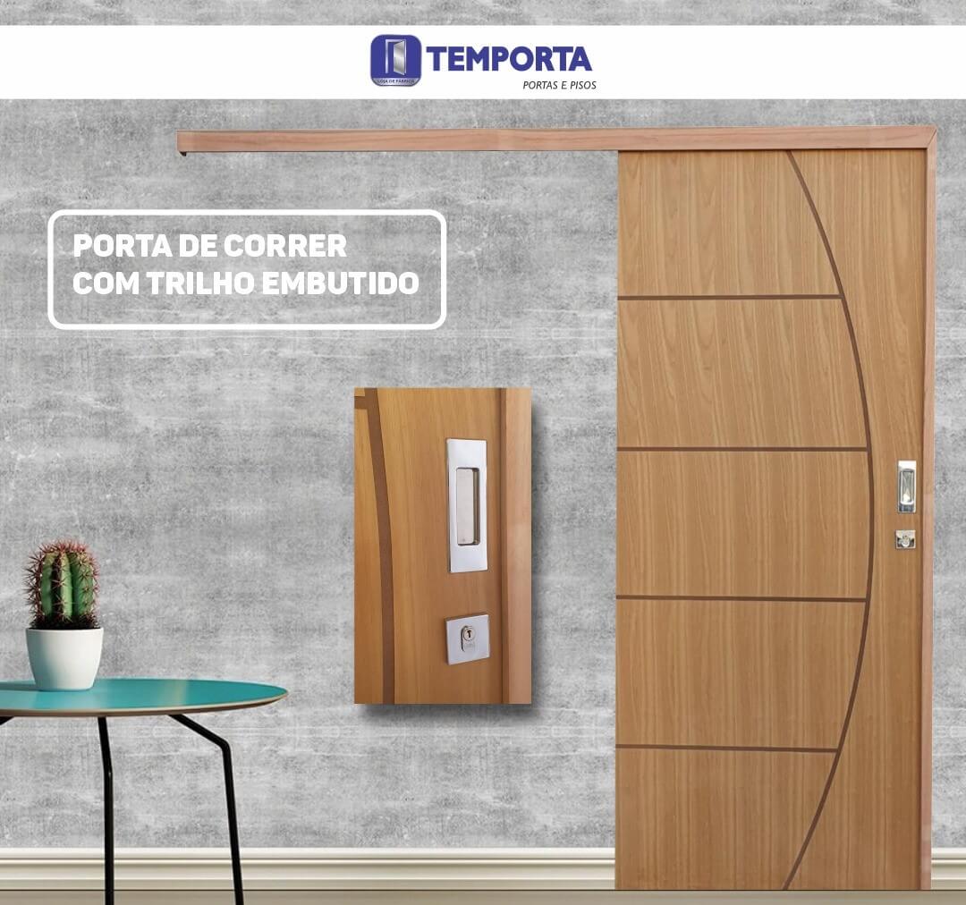 Porta de correr frisada