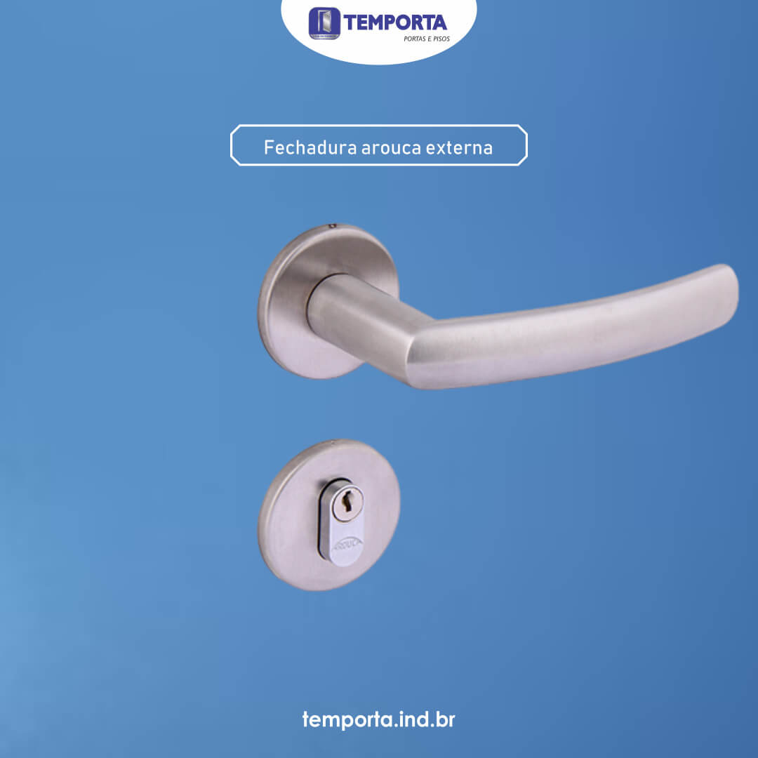 Fechadura Arouca externa em inox com resistência à corrosão grau 4, modelo com maçaneta de 13 cm para portas externas