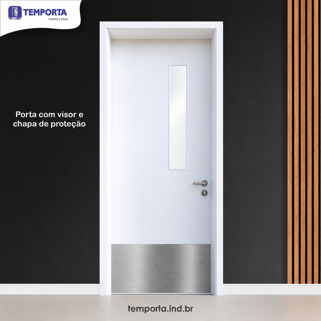 Porta branca com visor retangular e chapa de proteção em aço inox, ideal para cozinhas industriais, restaurantes, hospitais e áreas de alto tráfego. Modelo resistente da Temporta com acabamento de alta qualidade.